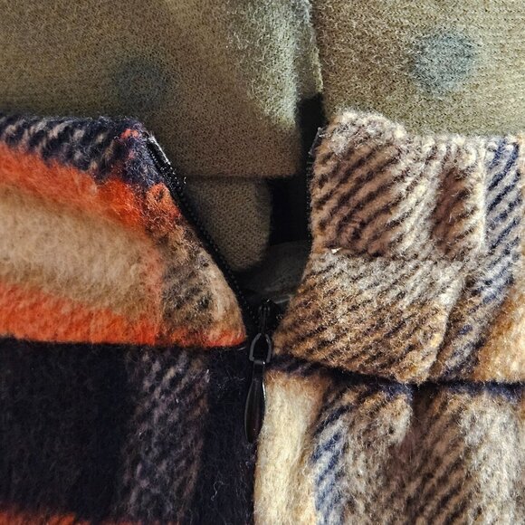 Woman's Y2K inspired Navy and beige pleated plaid print side zip mini skirt S - Picture 5 of 10